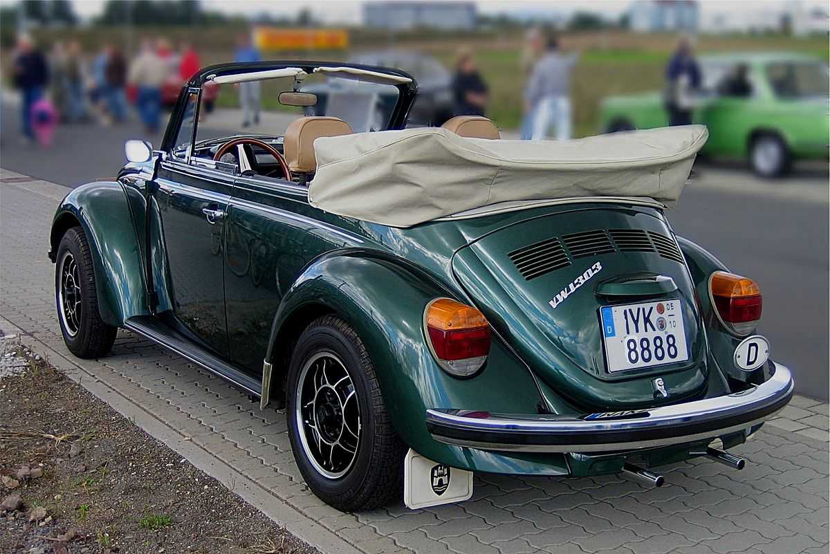 1978-as VW 1303 Cabriolet, a karosszériát a Karmann cég gyártotta.