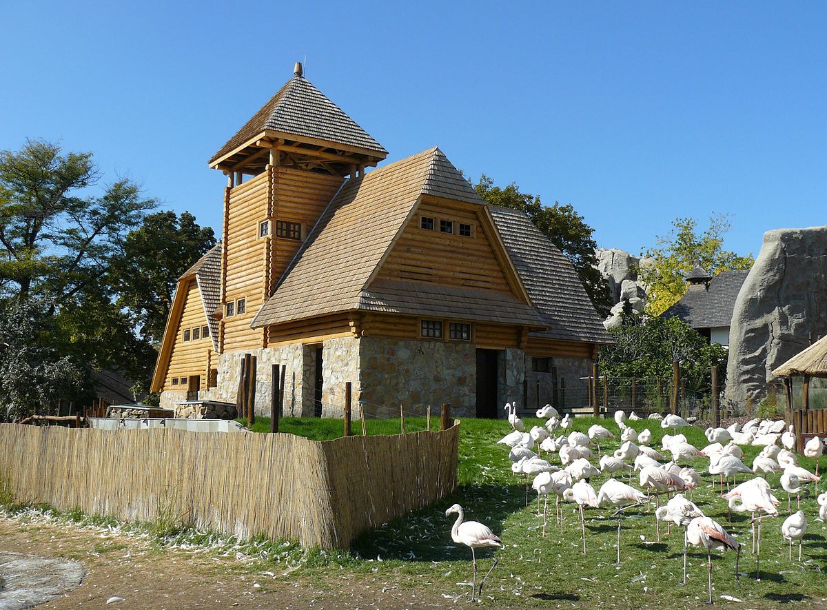 A 2010 szeptemberében átadott, az eredeti tervek (Kós Károly–Zrumetzky Dezső) alapján átépített Bölényház