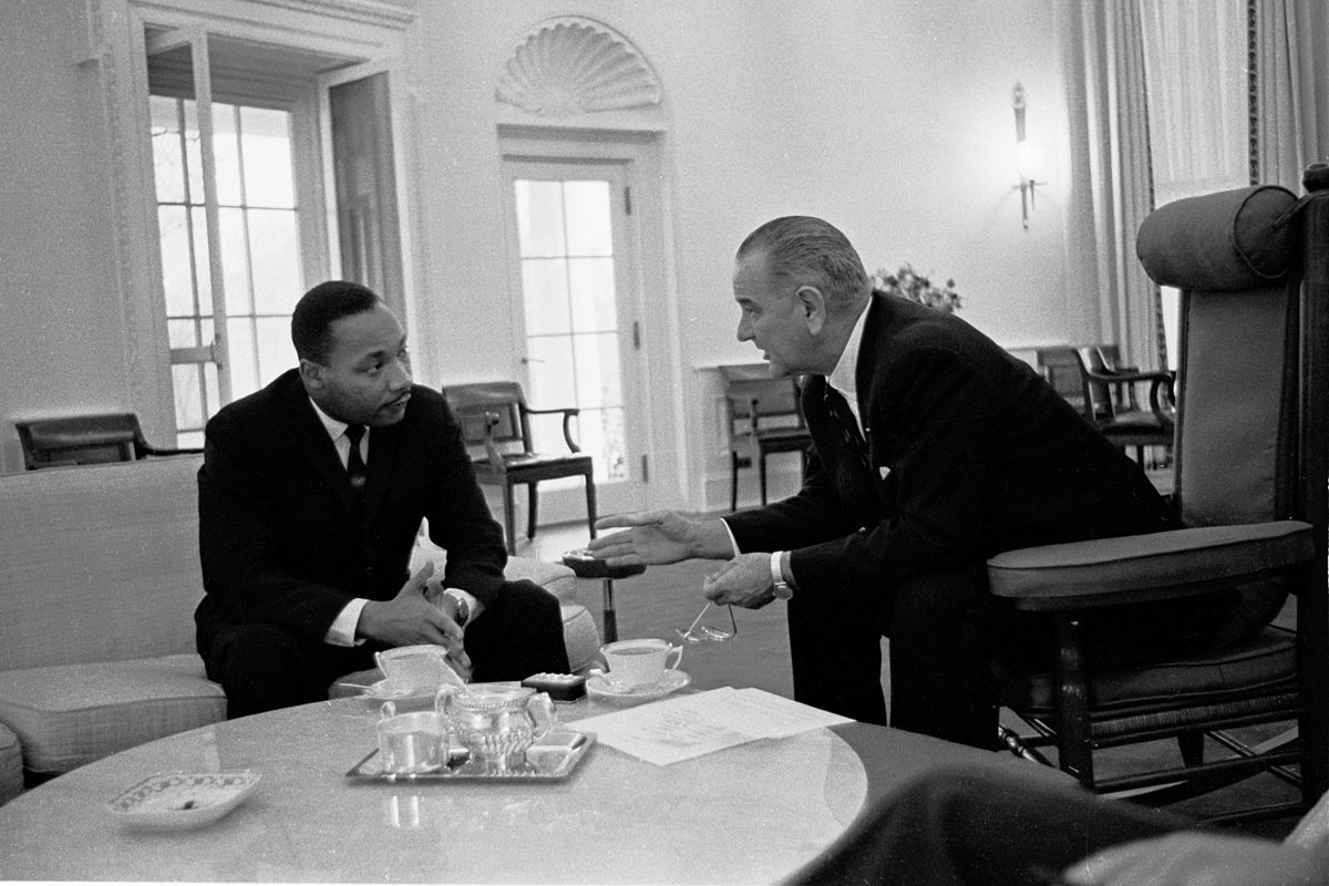 Martin Luther King Lyndon B. Johnson elnök társaságában 1963. december 3-án.