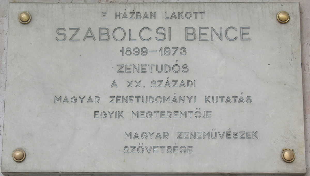 Emléktáblák Budapest XIII. kerületében Szabolcsi Bence emléktáblája egykori lakhelyén, a Pozsonyi út 40. szám alatt