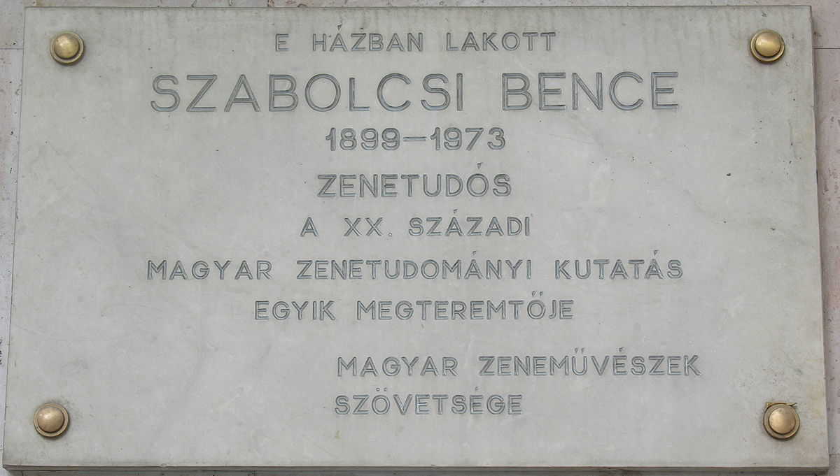 Emléktáblák Budapest XIII. kerületében Szabolcsi Bence emléktáblája egykori lakhelyén, a Pozsonyi út 40. szám alatt