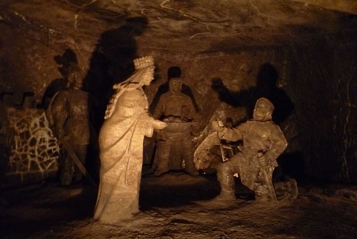 Kinga sószobra a wieliczkai sóbányában