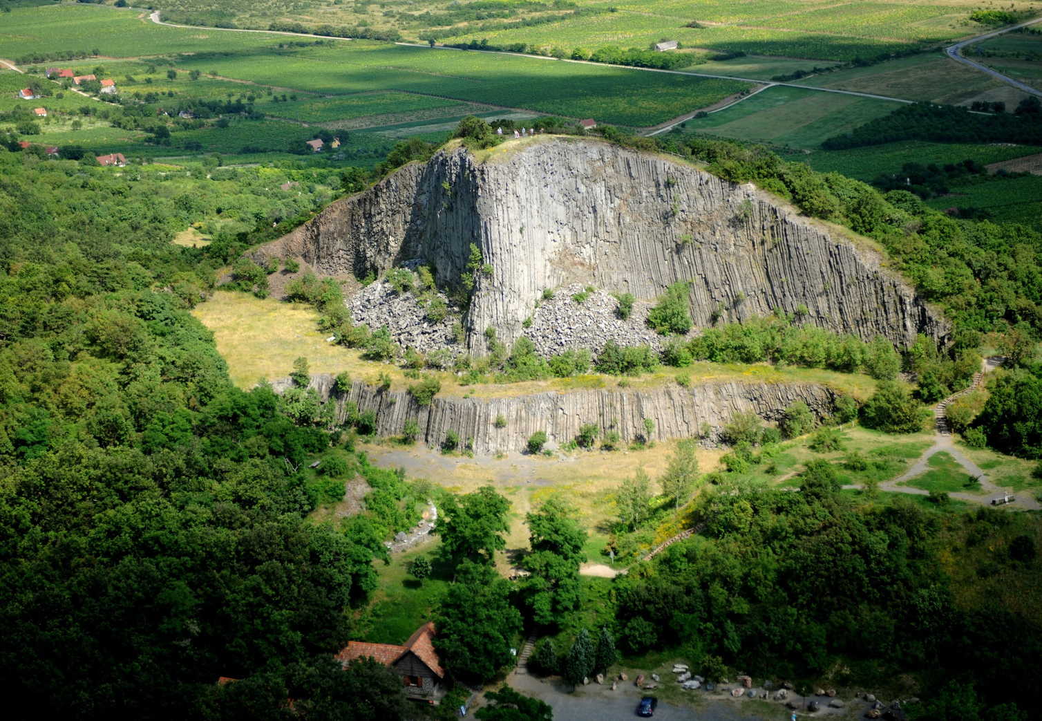 A Hegyestű geológiai bemutatóhely a Káli-medence keleti részén, a Veszprém megyei Monoszló közelében. A felvétel 2010. július 4-én készült. MTI Fotó: H. Szabó Sándor