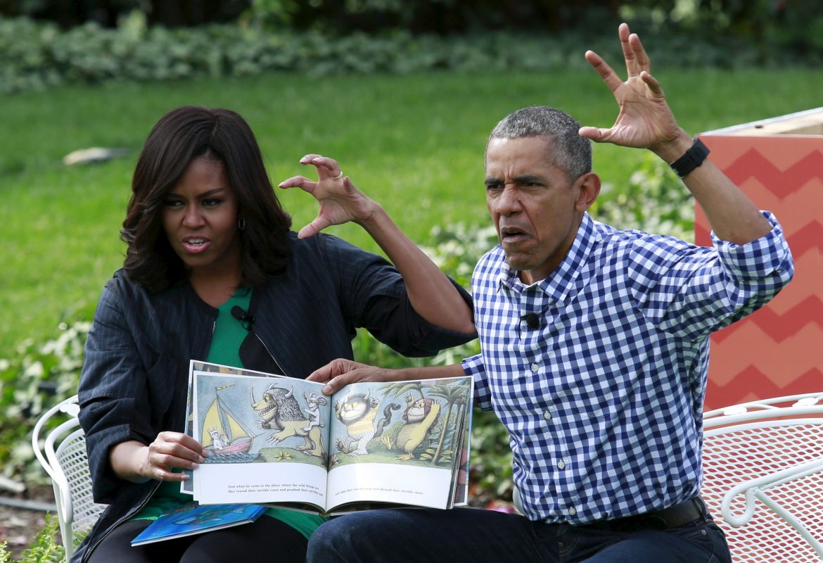 Barack Obama és felesége gyerekeknek olvas fel a Fehér Házban. Eltúlzott rémhírek?